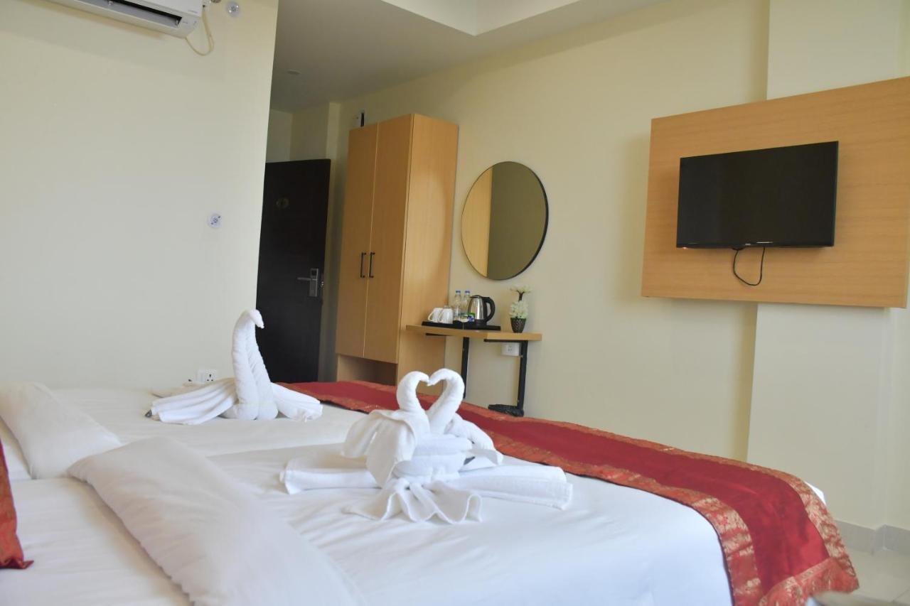 Hotel Yatharth Inn Bénarès Extérieur photo