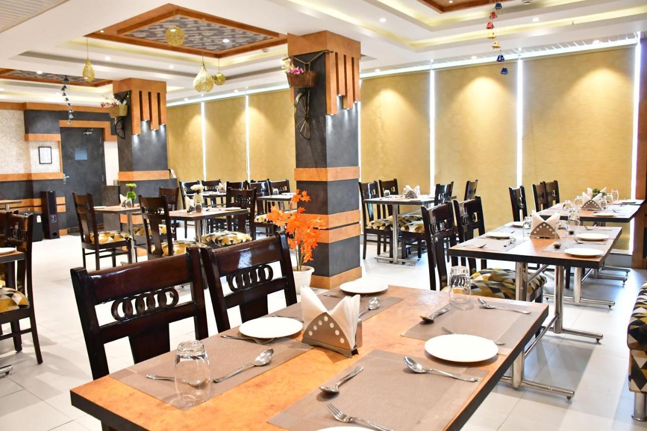 Hotel Yatharth Inn Bénarès Extérieur photo