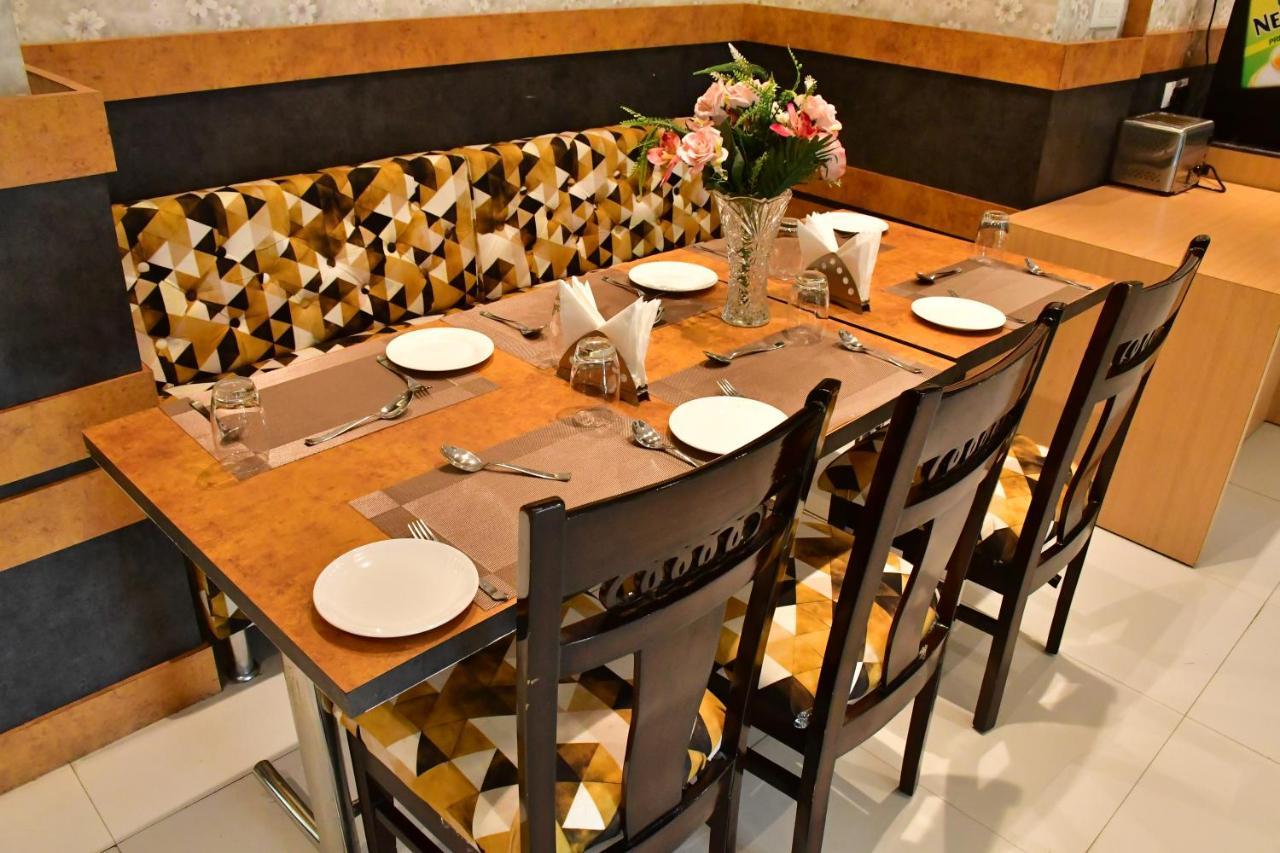 Hotel Yatharth Inn Bénarès Extérieur photo